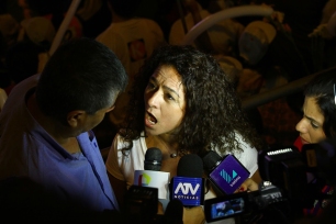Cecilia Chacón congresista partidaria de Fuerza popular tras mitin del partido en el distrito de Jesús María
